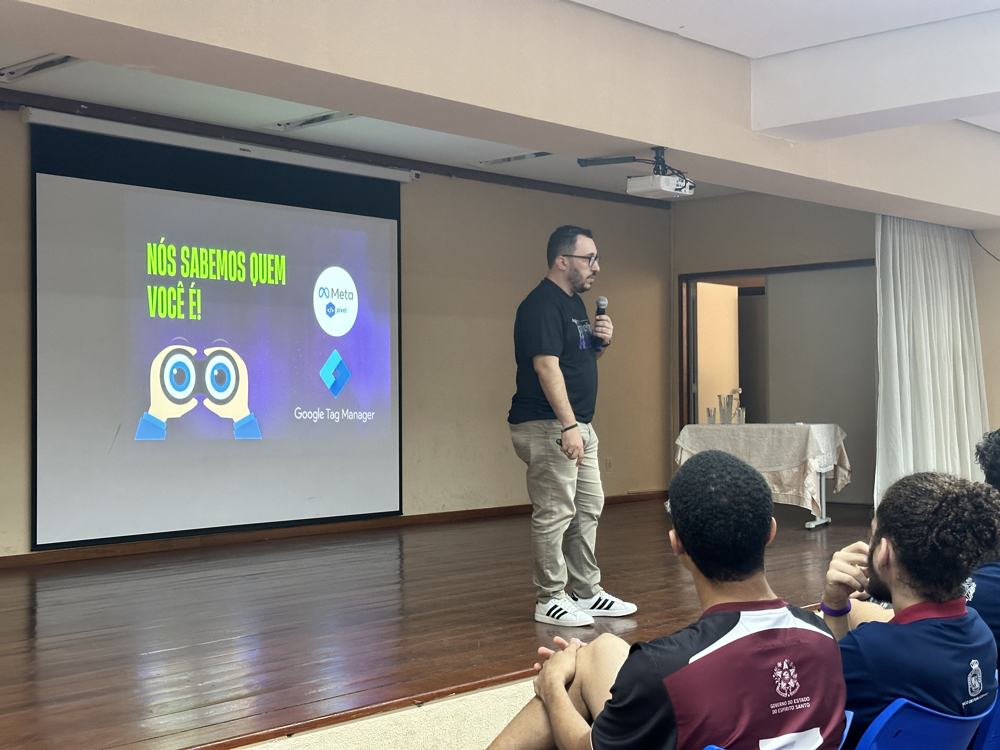 Palestra em auditório sobre marketing digital