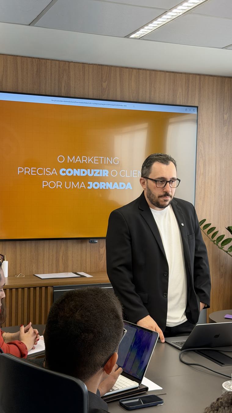Apresentação para empresários com telão